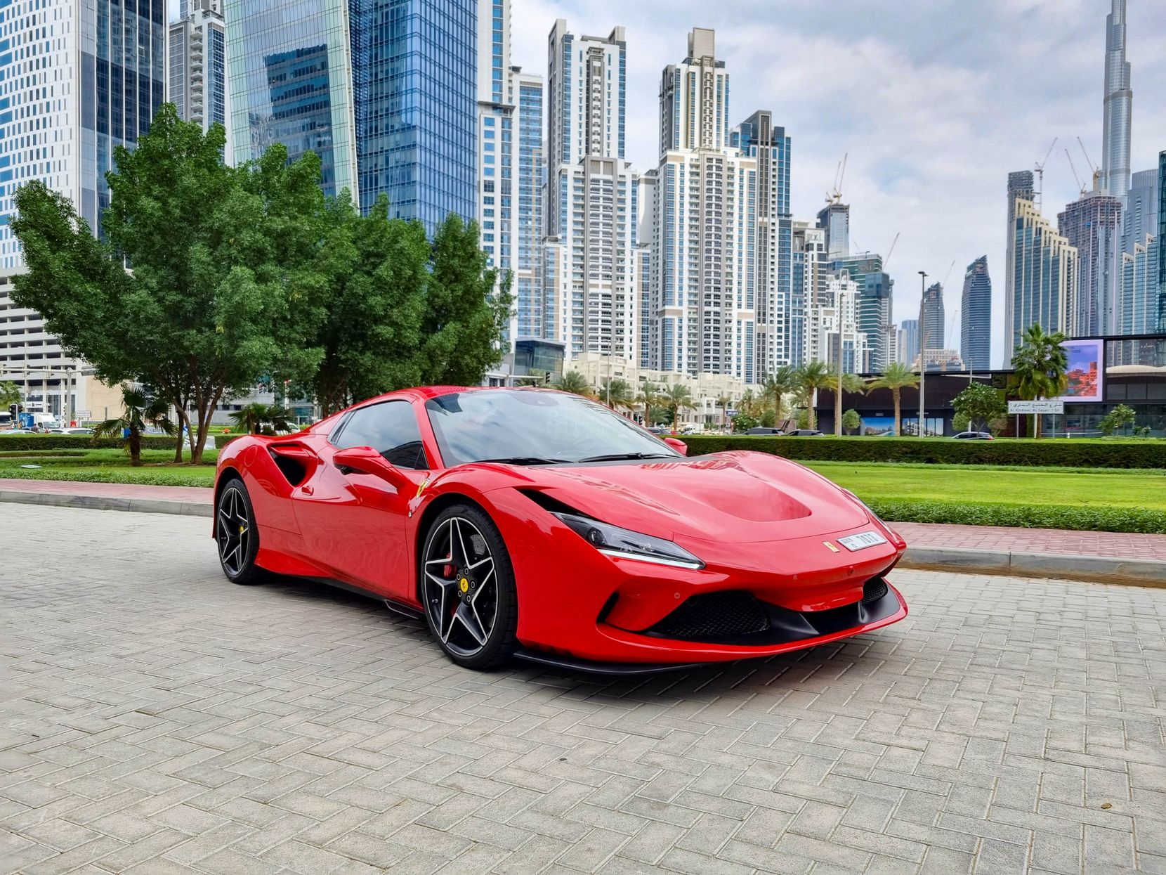 10 Crucial Tips for Leasing a Ferrari in Dubai with tourferrari.com